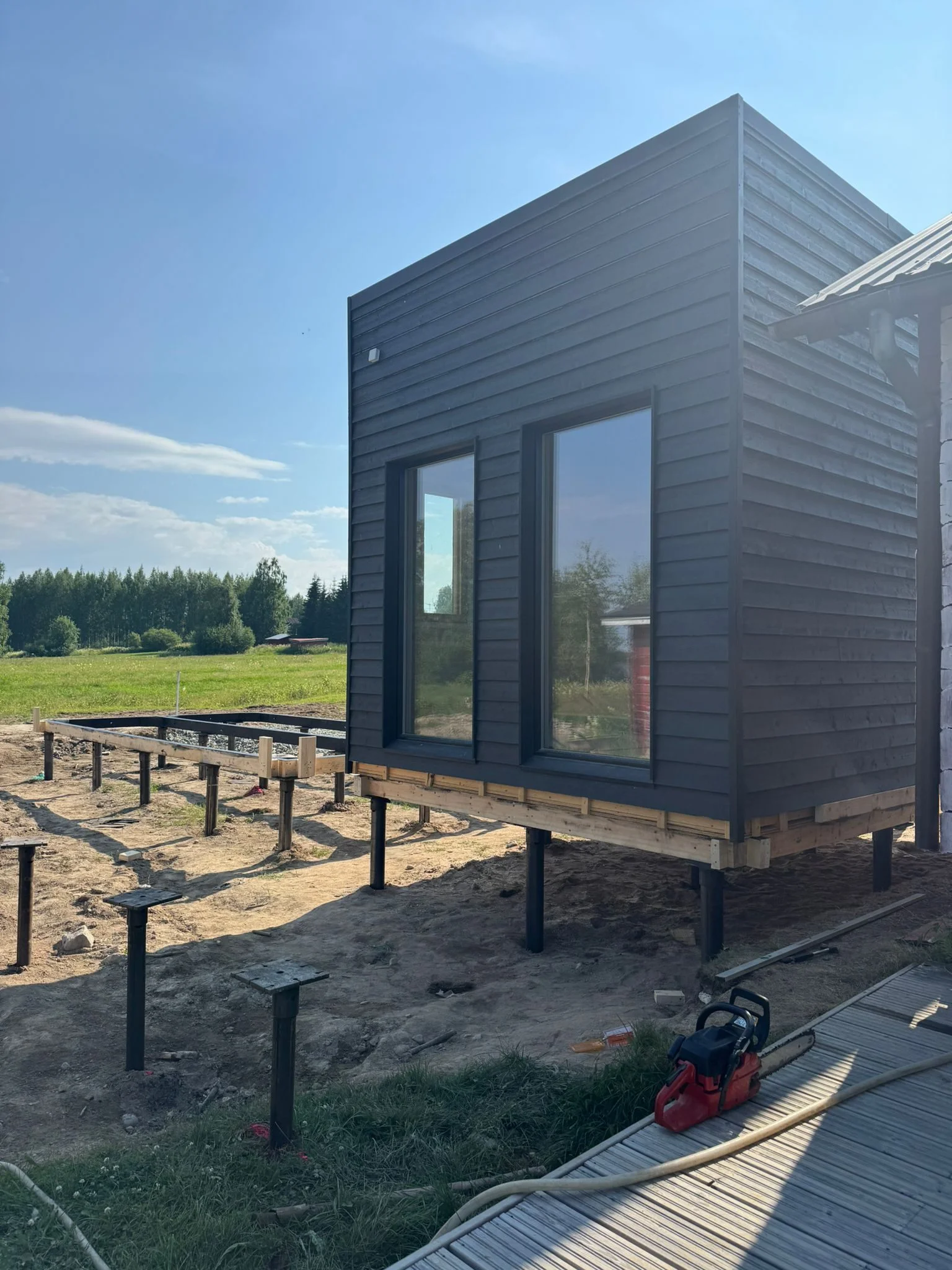 Palowanie pod domek letniskowy w warunkach zimowych