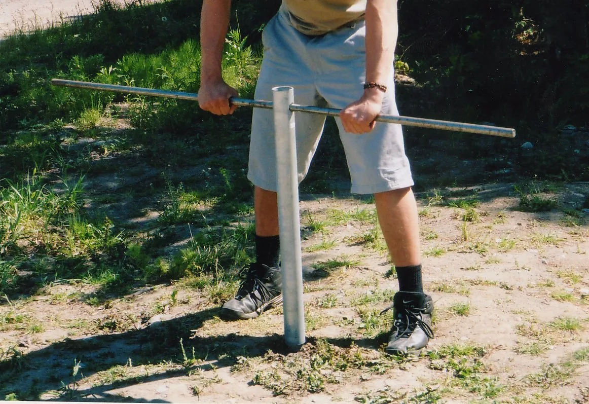 Pierwszy pal śrubowy wkręcony ręcznie, 2001 rok